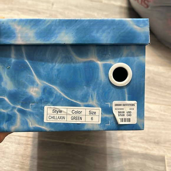 Jeffrey CampbellWomen's Green Chillaxin Platform Thong
Sandal 6 preowned - Picture 14 of 14